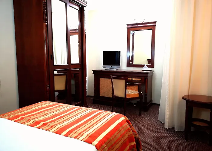Atrium Ateneu Center فندق 3*